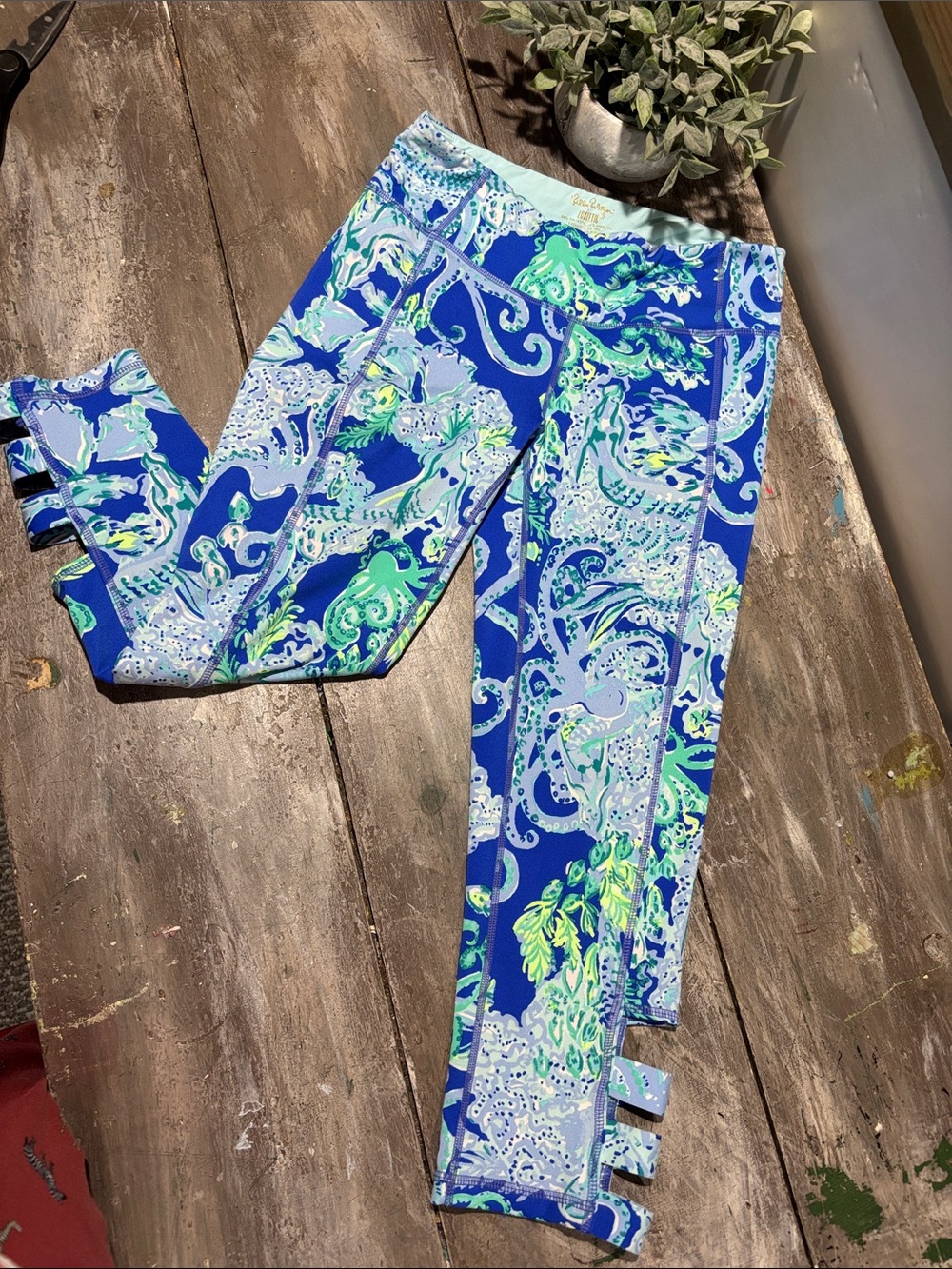 Lilly Pulitzer “Sea Sirens” Luxletic Weekender Cropped Leggings